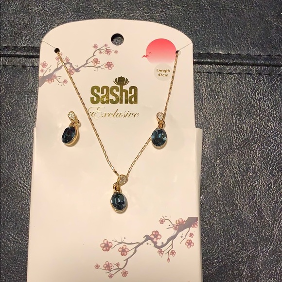 Necklace and earrings - Picture 1 of 2